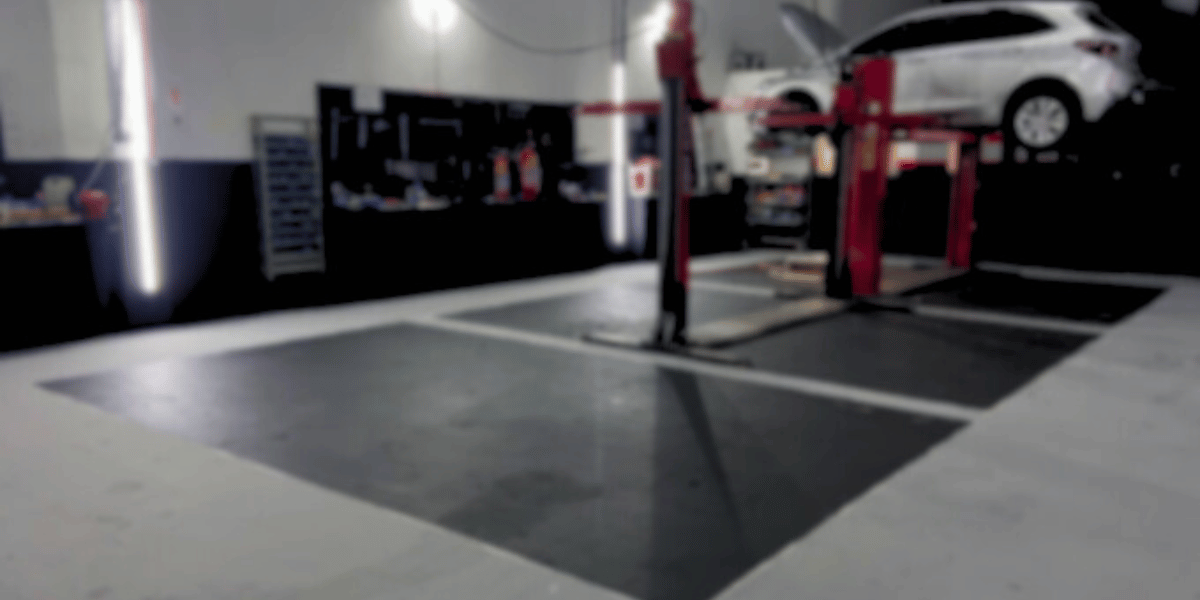 Estrutura da Oficina Padrão em Teresópolis com elevador automotivo e equipamentos profissionais